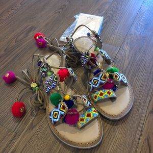 Pom sandal